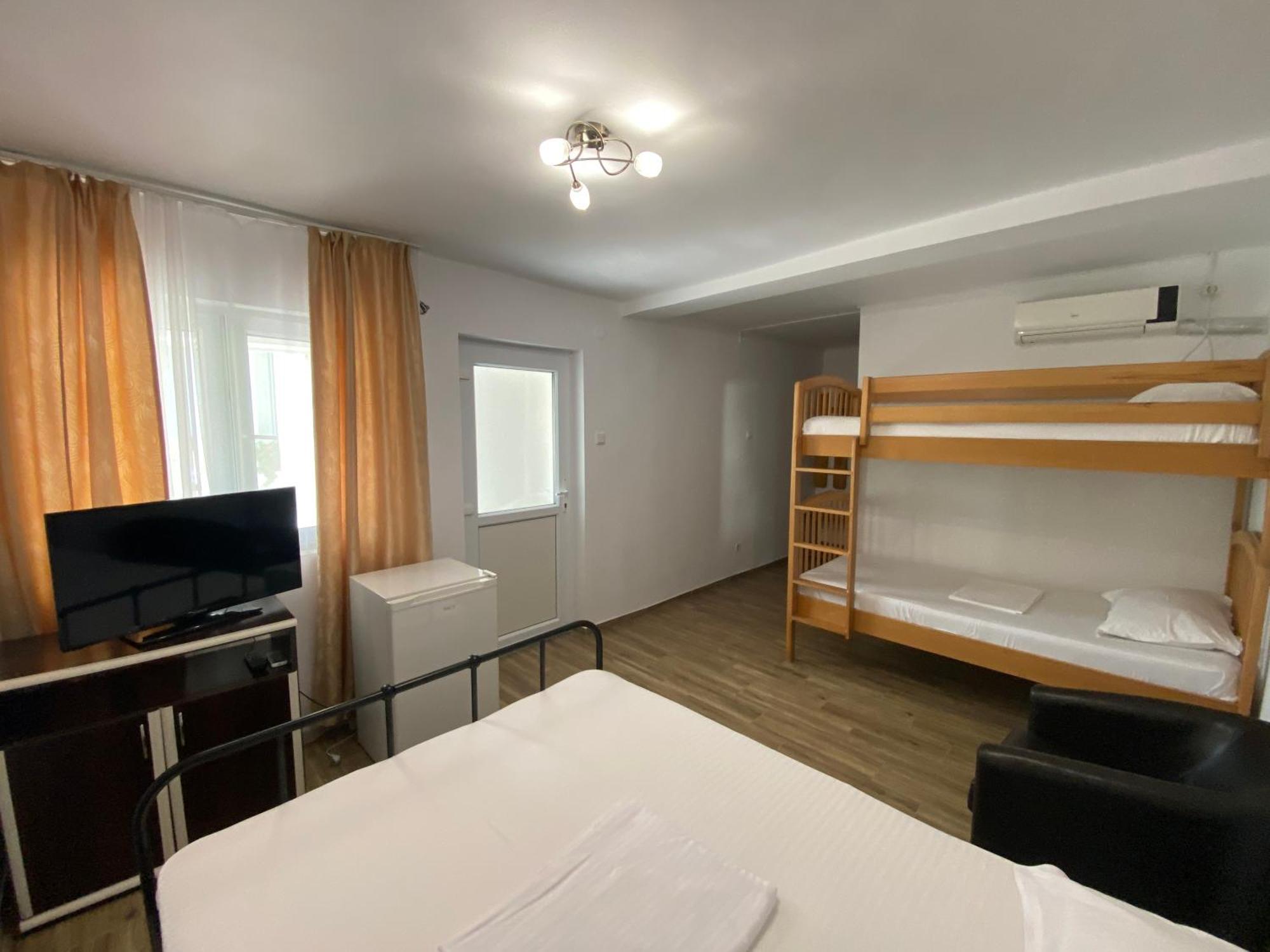 Casa Ciobi Hotel Două Mai Quarto foto