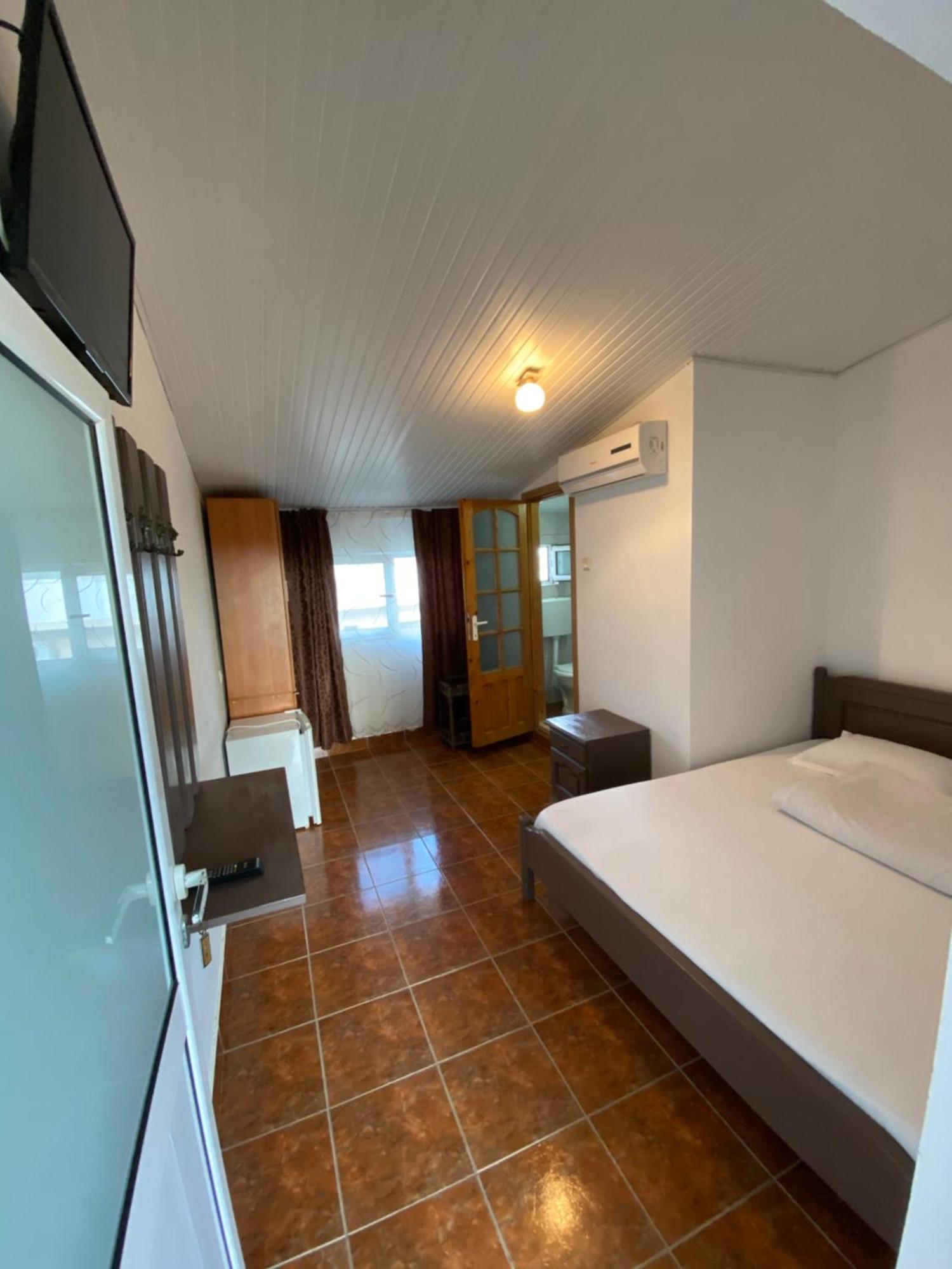 Casa Ciobi Hotel Două Mai Quarto foto